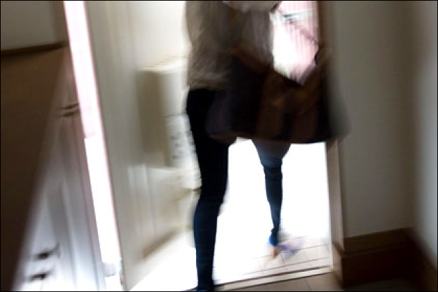 �Փ��I�ɉƏo���������芸��������i���E�l�b�g�J�t�F��ڎw�����I